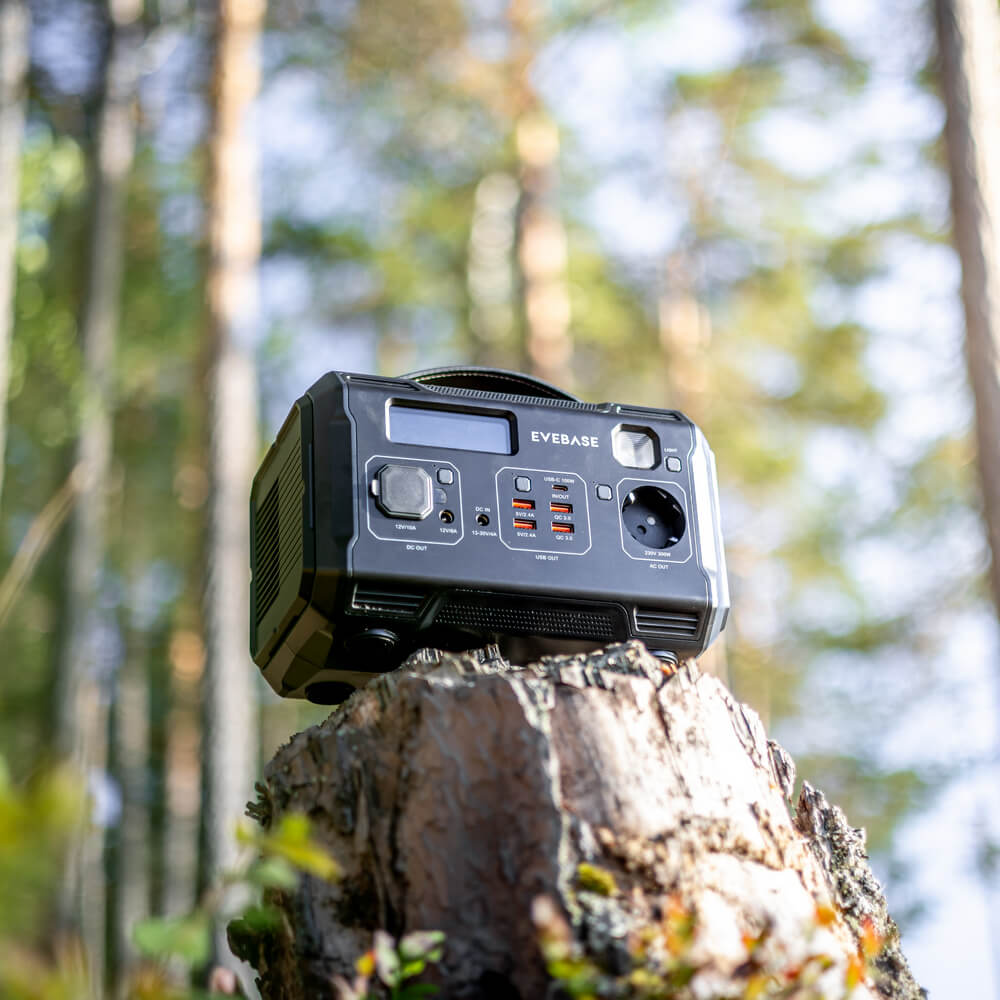 The EveBase Move 300 portable power station used for an outdoor trip.
