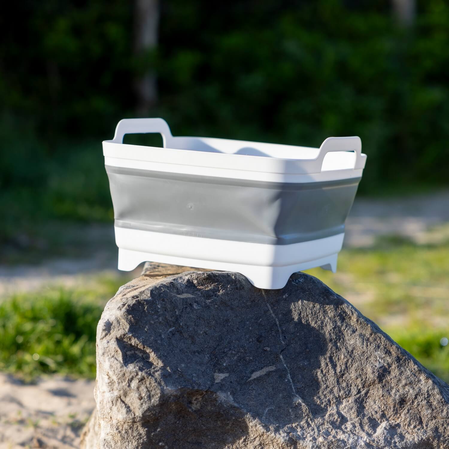 Collapsible Basin with Water Outlet