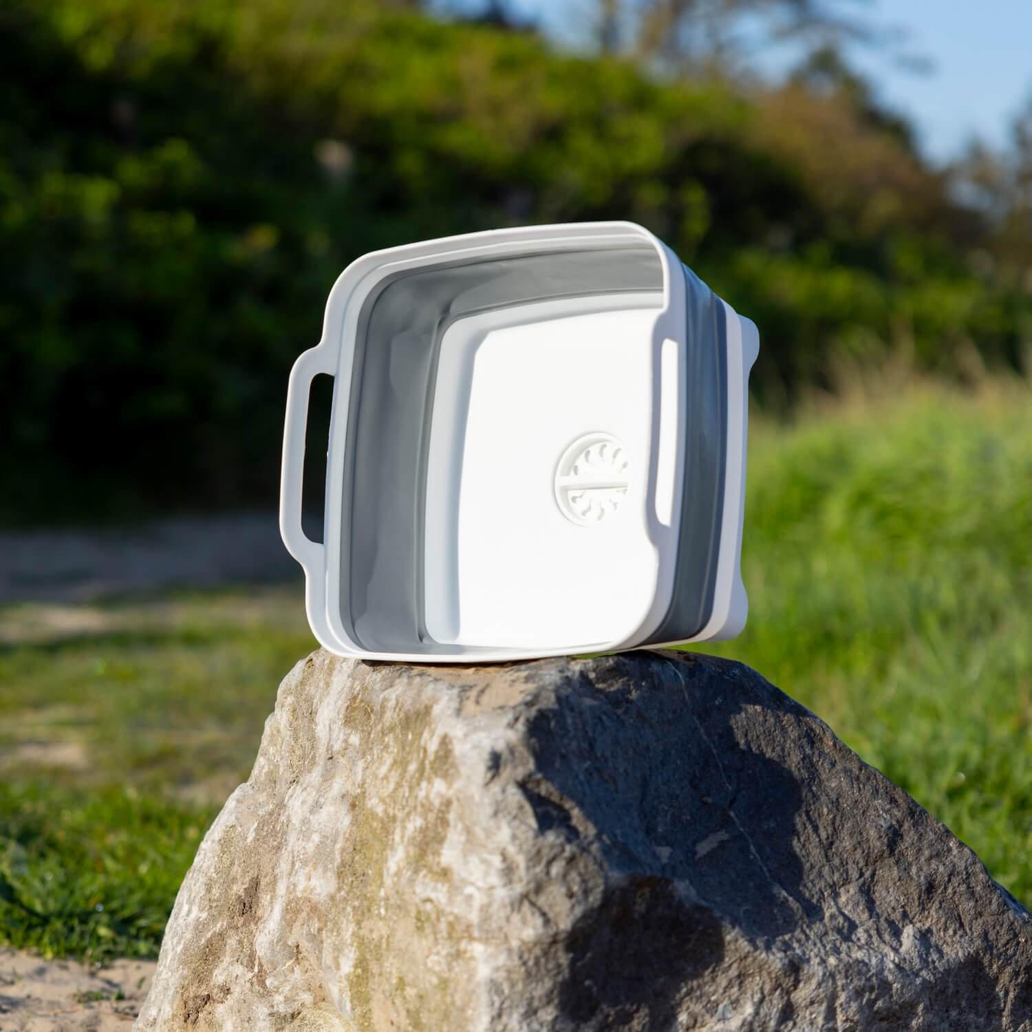 Collapsible Basin with Water Outlet
