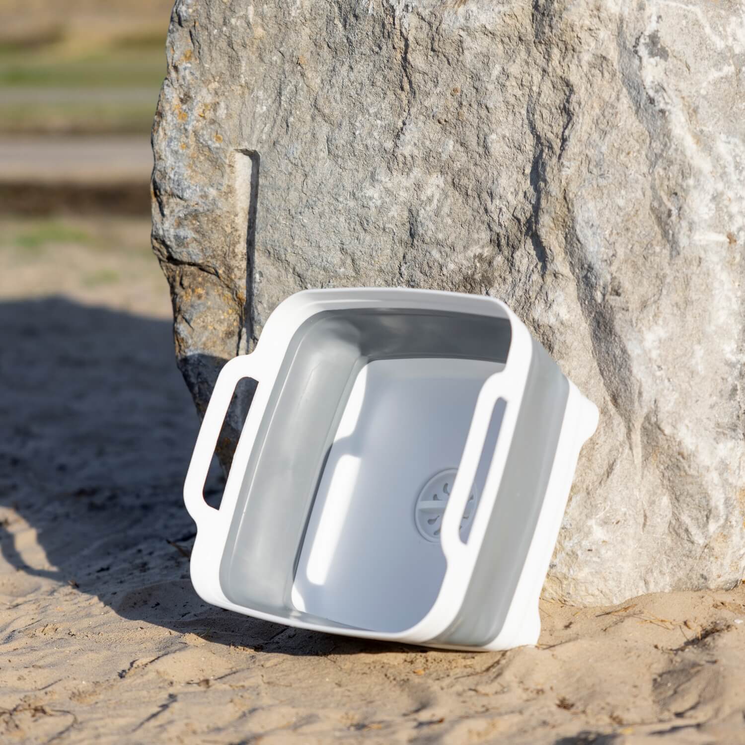 Collapsible Basin with Water Outlet